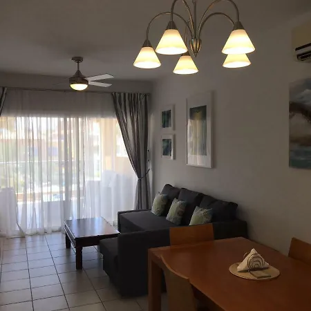 Lägenhet Limnaria Gardens - Modern 1 Bed, Walk To & Shops Paphos